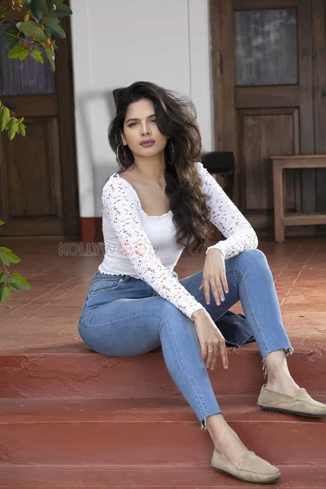 Dharala Prabhu Heroine Tanya Hope Photos