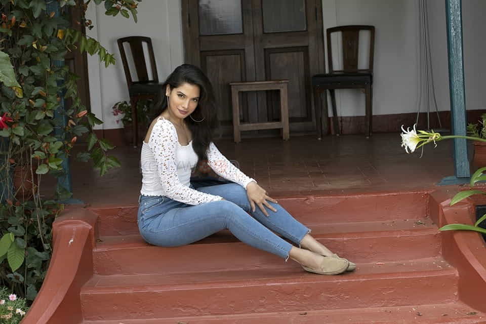 Dharala Prabhu Heroine Tanya Hope Photos