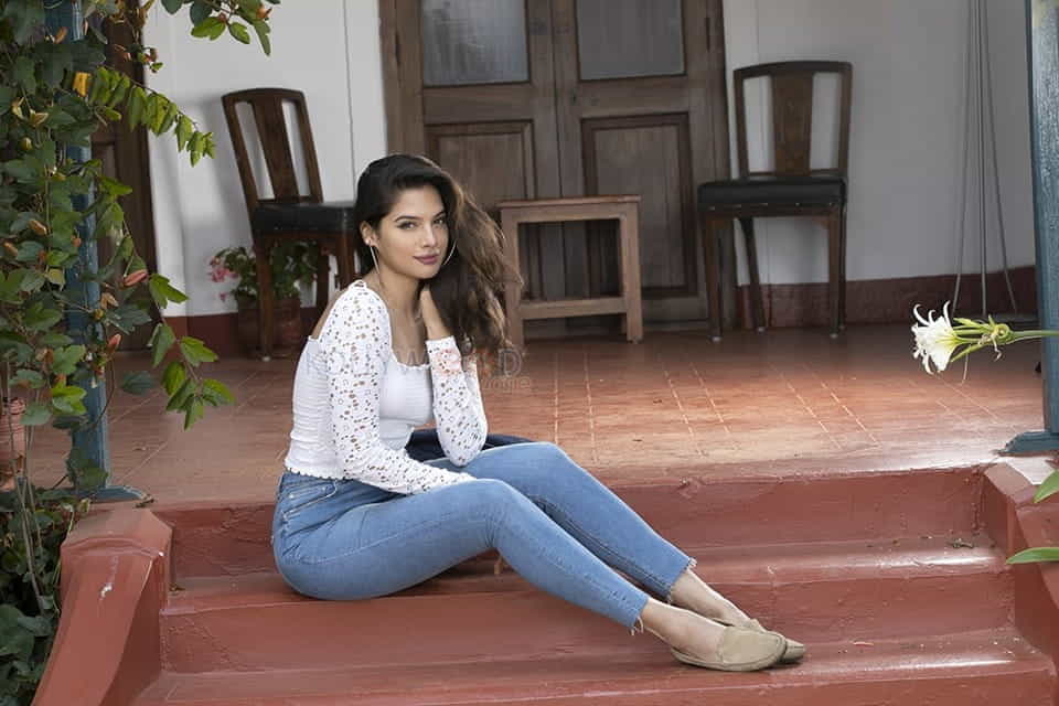 Dharala Prabhu Heroine Tanya Hope Photos