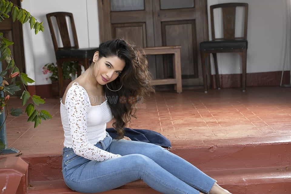 Dharala Prabhu Heroine Tanya Hope Photos