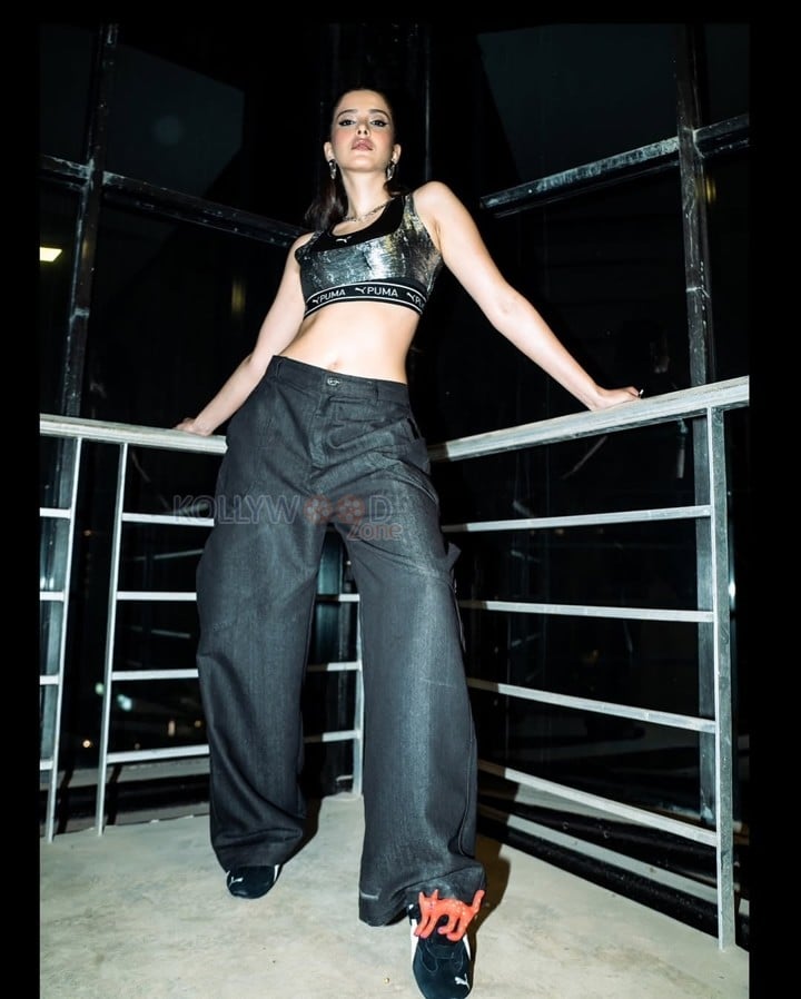 Effortless Beauty Shanaya Kapoor in a Black Bralette with Baggy Pants Photos 03