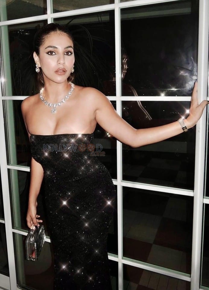 Enchanting Radhika Seth in a Black Glimmering Bodycon Dress Photos 01