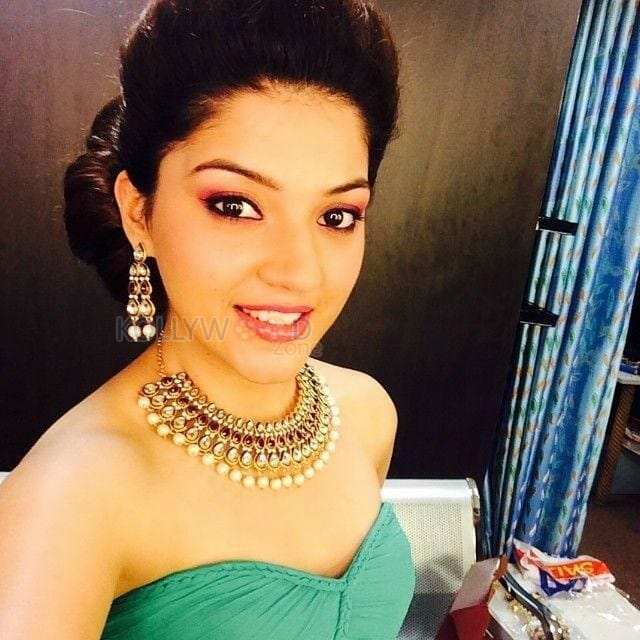 Gorgeous Actress Mehreen Kaur Candid Photos