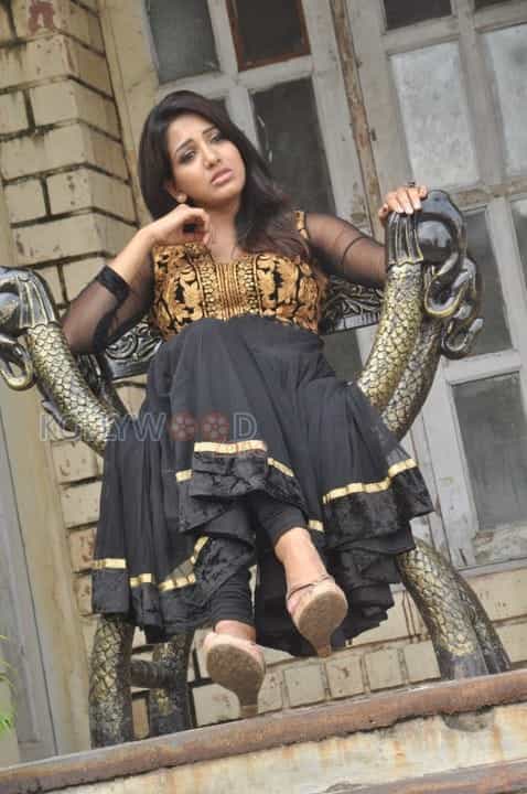 Ini Avane Heroine Bhavani Reddy Sexy Photos