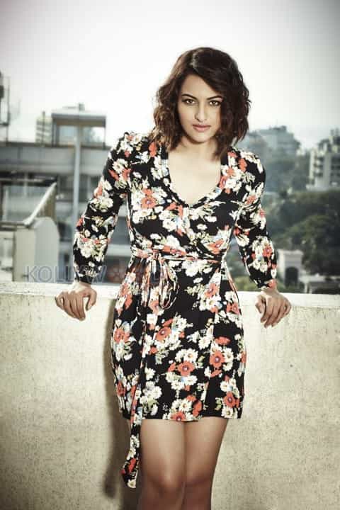 Lingaa Heroine Sonakshi Sinha