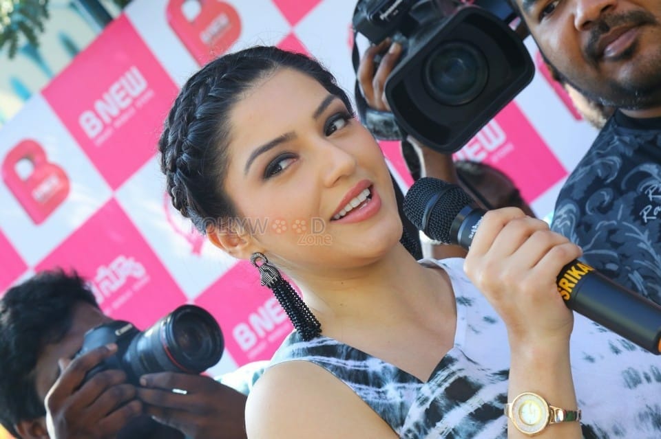 Mehreen Pirzada At The Launch Of B New Mobile Store In Hindupur Photos