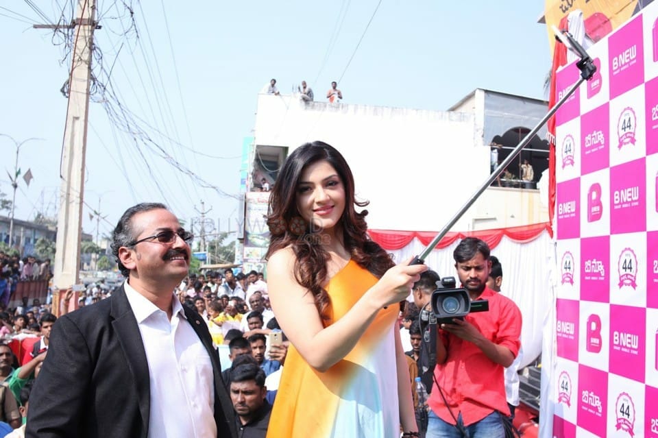 Mehrene Kaur Launching B New Mobile Store At Adoni Photos