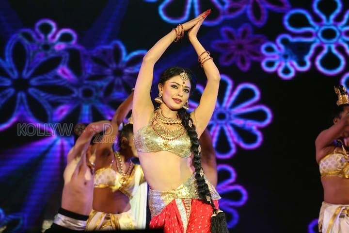 Pooja Kumar Dance Performance At Uttama Villain Audio Launch Photos