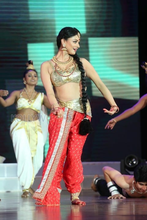 Pooja Kumar Dance Performance At Uttama Villain Audio Launch Photos