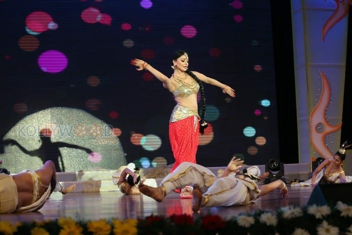 Pooja Kumar Dance Performance At Uttama Villain Audio Launch Photos