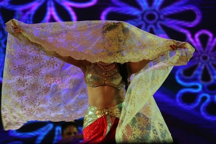 Pooja Kumar Dance Performance At Uttama Villain Audio Launch Photos