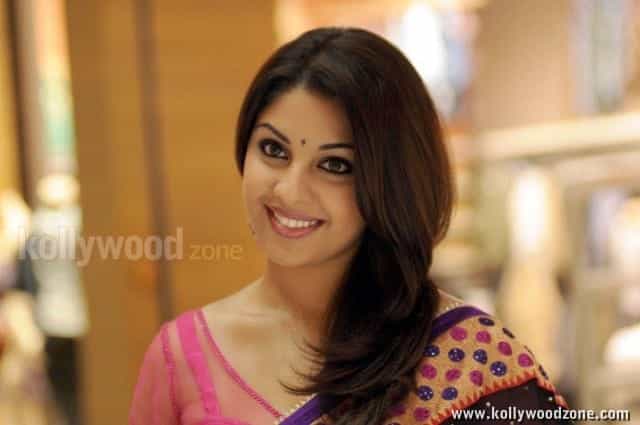 Richa Gangopadhyay Hot Saree Photos