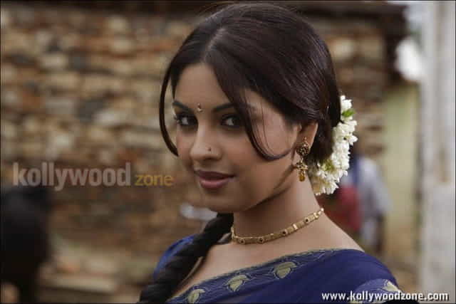 Richa Gangopadhyay Sexy Saree Photos 15 108806 Kollywood Zone