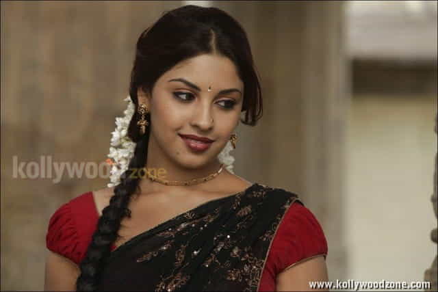 Richa Gangopadhyay Sexy Saree Photos