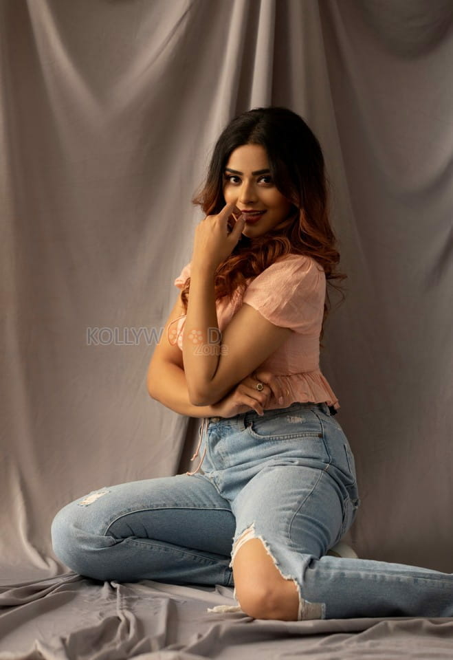 Savaari Heroine Priyanka Sharma Latest Photoshoot Pictures