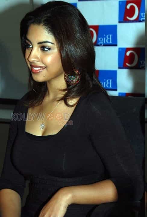 Sexy Actress Richa Gangopadhyay Photos