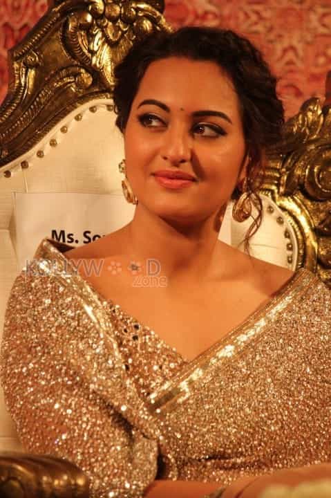 Sonakshi Sinha At Lingaa Audio Launch Pictures