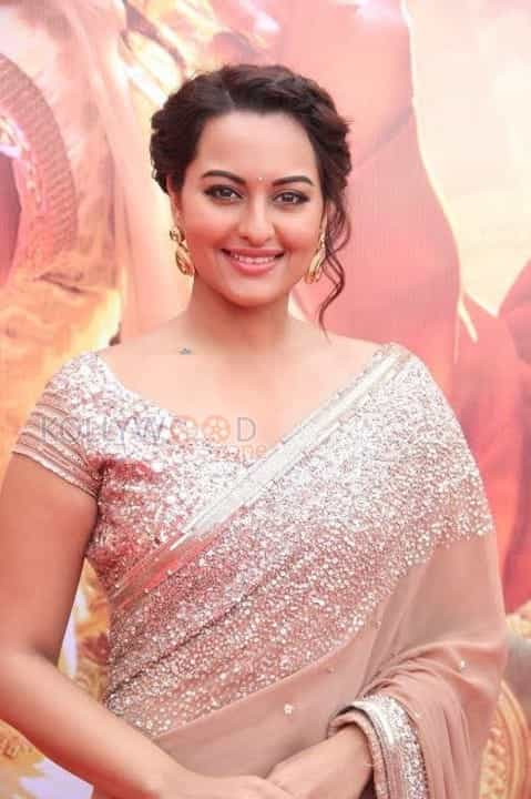 Sonakshi Sinha At Lingaa Audio Launch Pictures