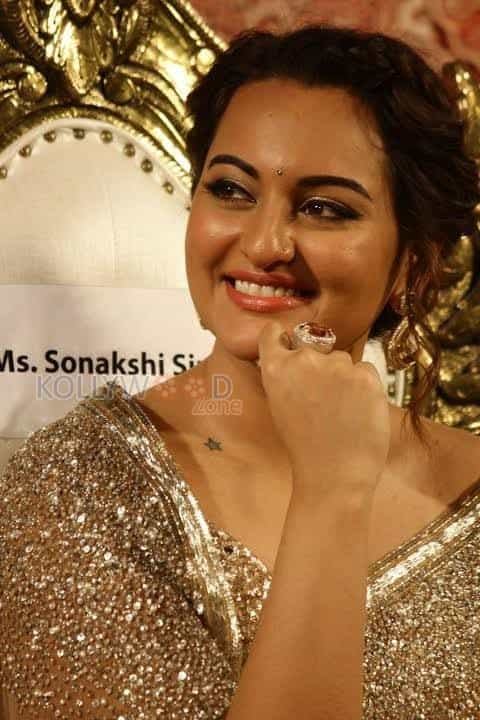 Sonakshi Sinha At Lingaa Audio Launch Pictures