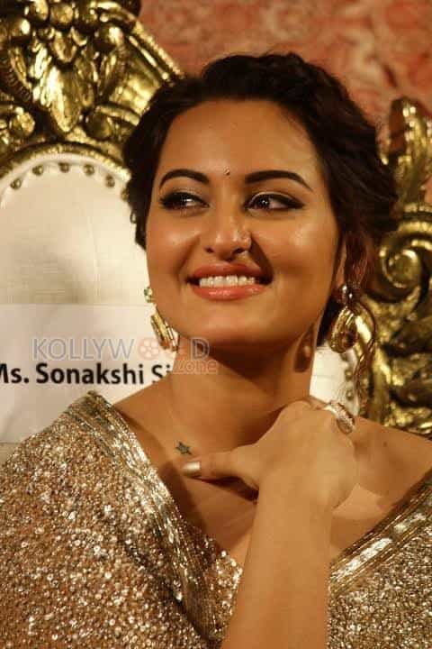 Sonakshi Sinha At Lingaa Audio Launch Pictures