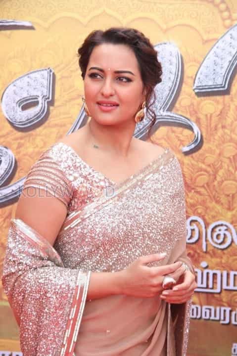 Sonakshi Sinha At Lingaa Audio Launch Pictures