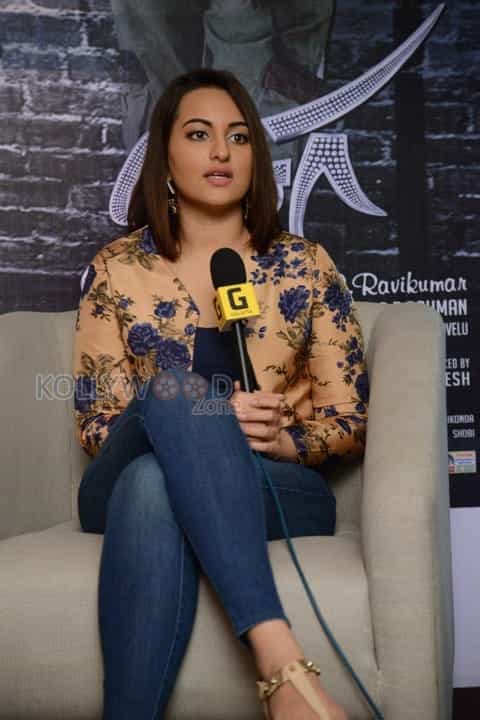 Sonakshi Sinha Promotes Lingaa Pictures