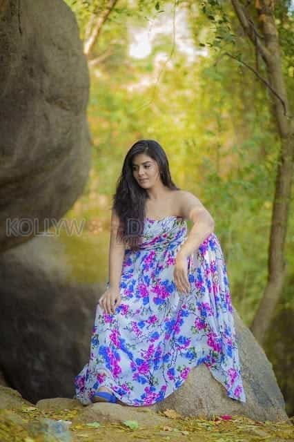 South Actress Sreemukhi Photoshoot Pictures