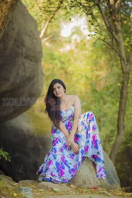 South Actress Sreemukhi Photoshoot Pictures