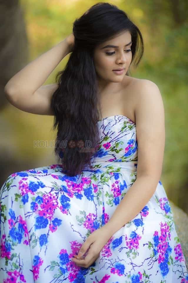 South Actress Sreemukhi Photoshoot Pictures