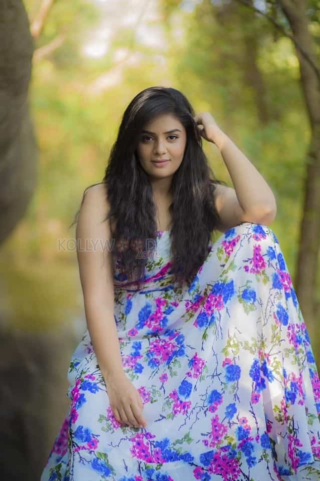 South Actress Sreemukhi Photoshoot Pictures