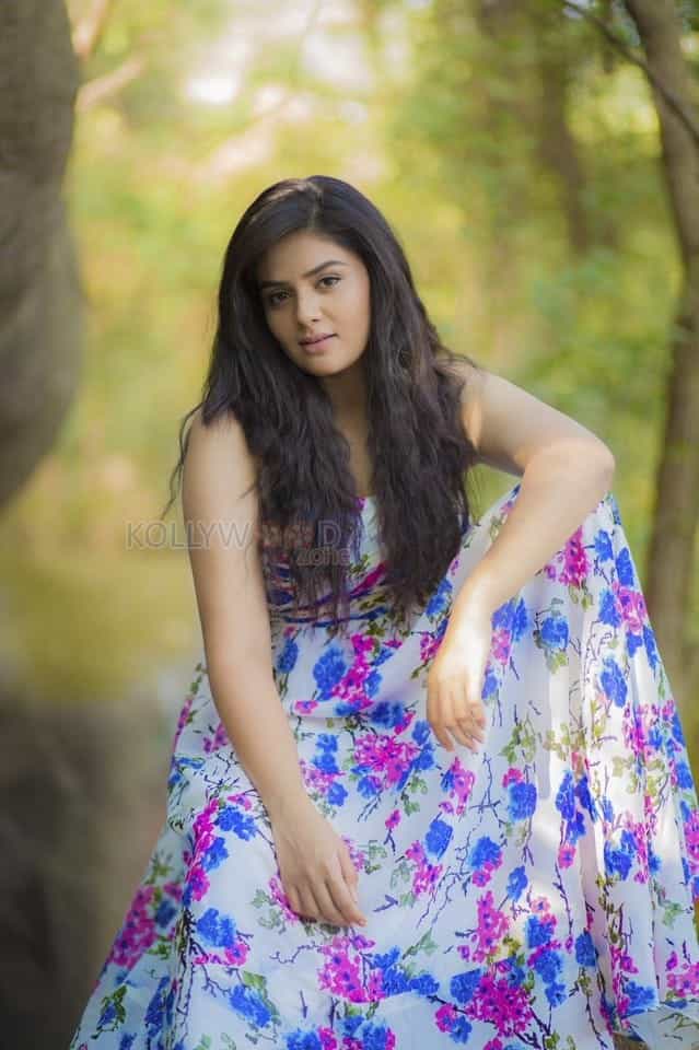 South Actress Sreemukhi Photoshoot Pictures