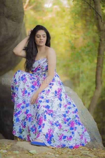 South Actress Sreemukhi Photoshoot Pictures