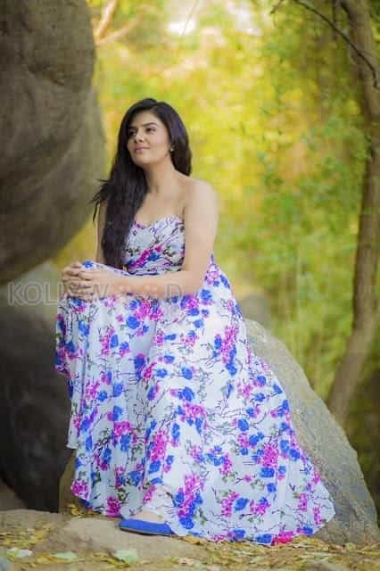 South Actress Sreemukhi Photoshoot Pictures