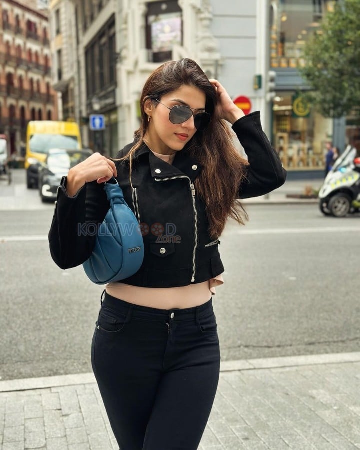 Stylish Mehreen Pirzada in a Black Biker Jacket with a Matching Black Pant and Blue Handbag Photos 01