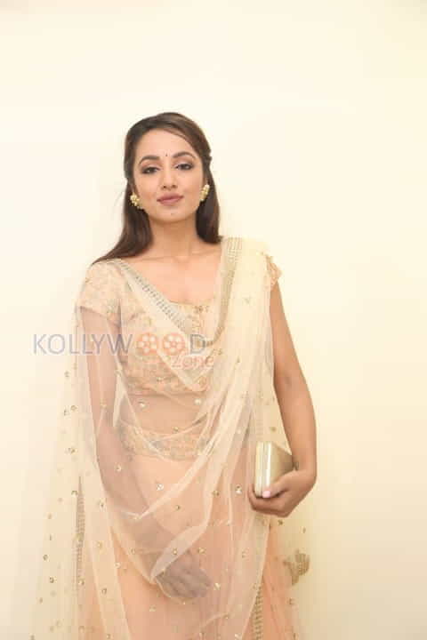 Tejaswi Madivada At Anoos Salon Launch Photos