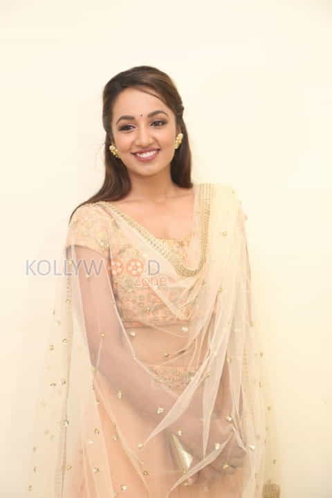 Tejaswi Madivada At Anoos Salon Launch Photos