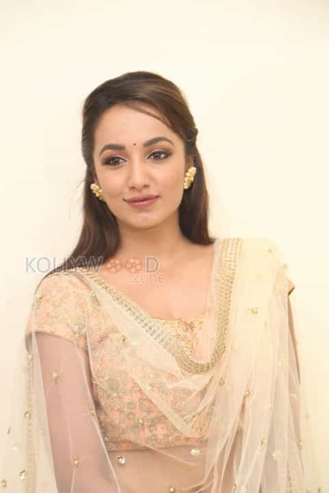 Tejaswi Madivada At Anoos Salon Launch Photos