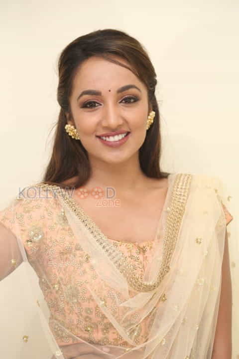 Tejaswi Madivada At Anoos Salon Launch Photos