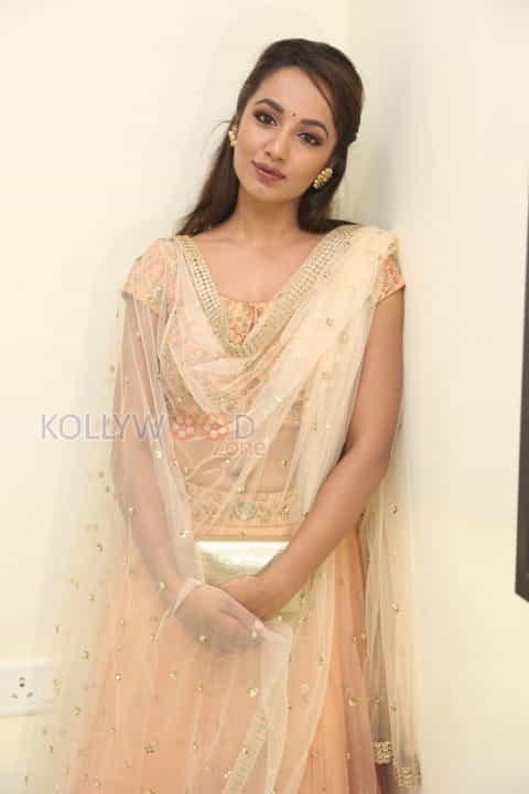 Tejaswi Madivada At Anoos Salon Launch Photos