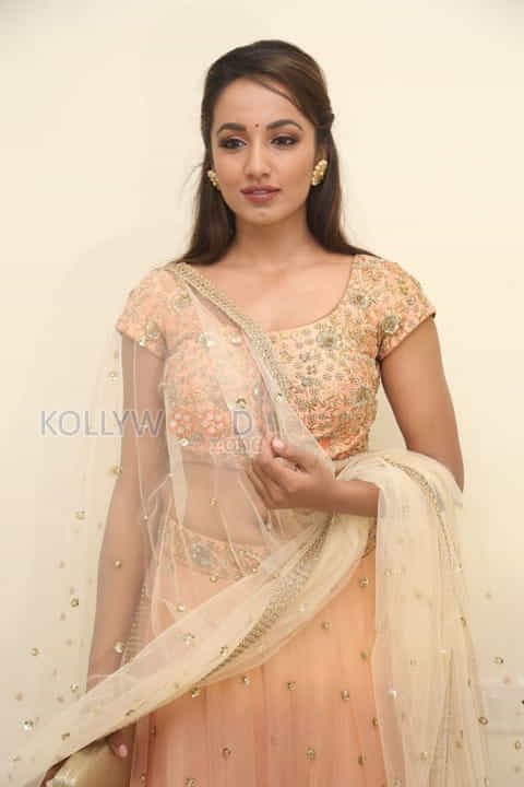 Tejaswi Madivada At Anoos Salon Launch Photos