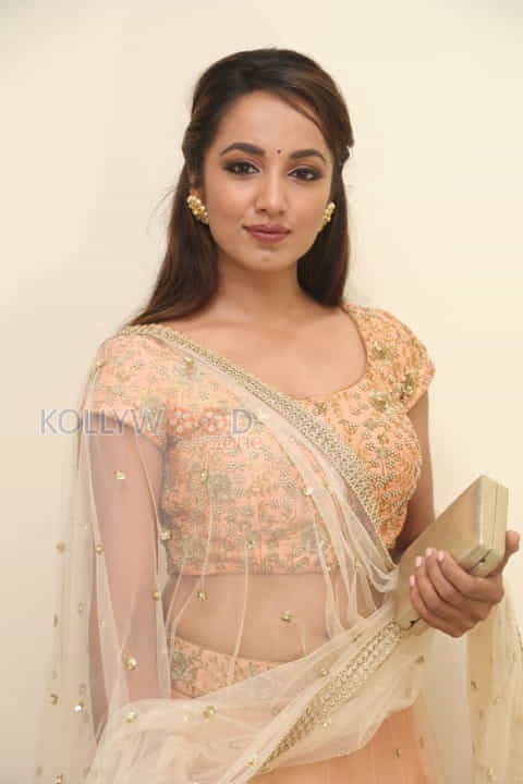 Tejaswi Madivada At Anoos Salon Launch Photos