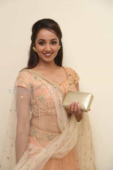 Tejaswi Madivada At Anoos Salon Launch Photos