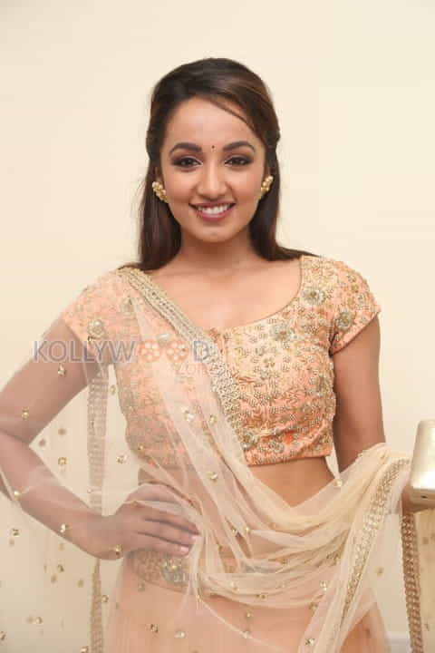 Tejaswi Madivada At Anoos Salon Launch Photos