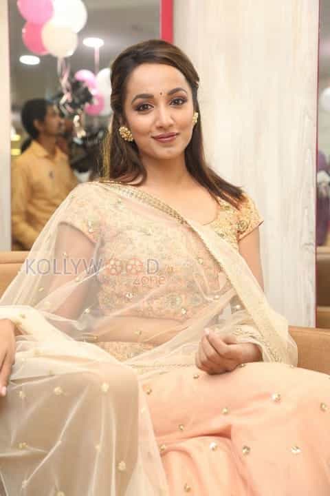 Tejaswi Madivada At Anoos Salon Launch Photos