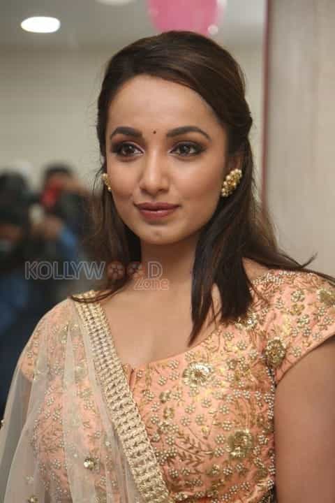 Tejaswi Madivada At Anoos Salon Launch Photos