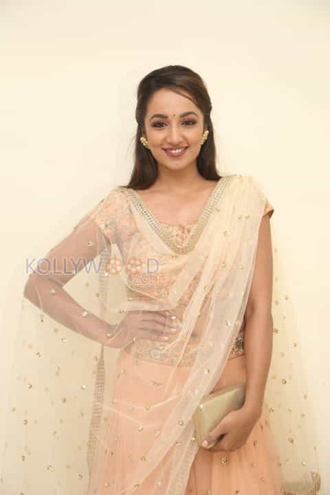 Tejaswi Madivada At Anoos Salon Launch Photos