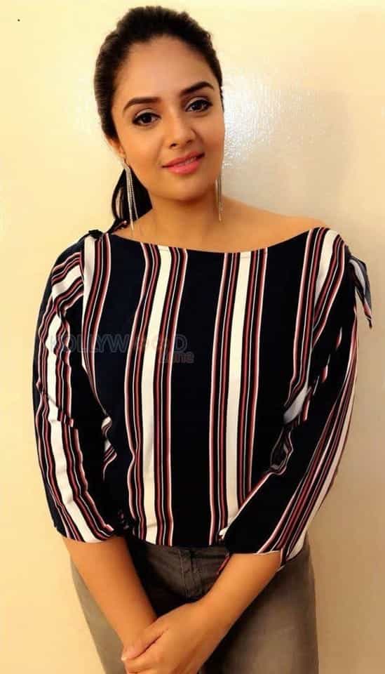 Telugu Actress Sreemukhi Latest Photoshoot Pictures