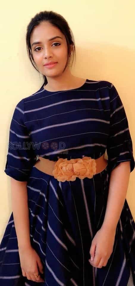 Telugu Actress Sreemukhi Latest Photoshoot Pictures