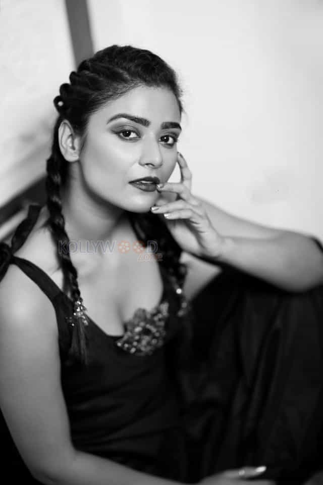 Tollywood Actress Priyanka Sharma Photoshoot Pictures