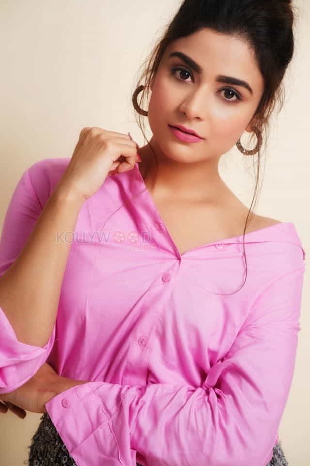 Tollywood Actress Priyanka Sharma Photoshoot Stills